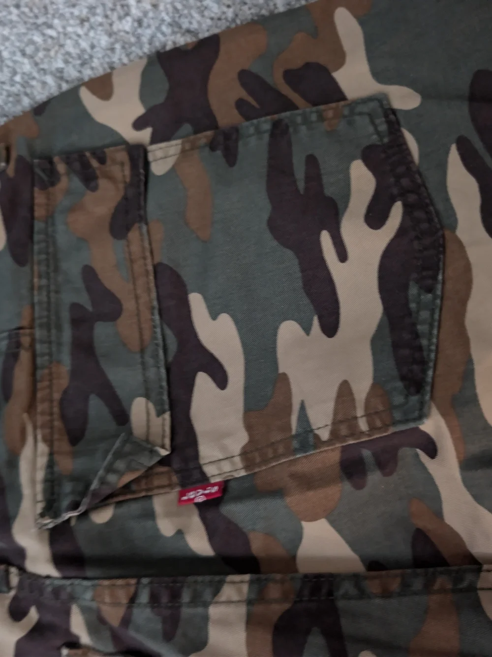 NWT Levi's '94 Baggy Camo Cargo Pants Size 29x30 29